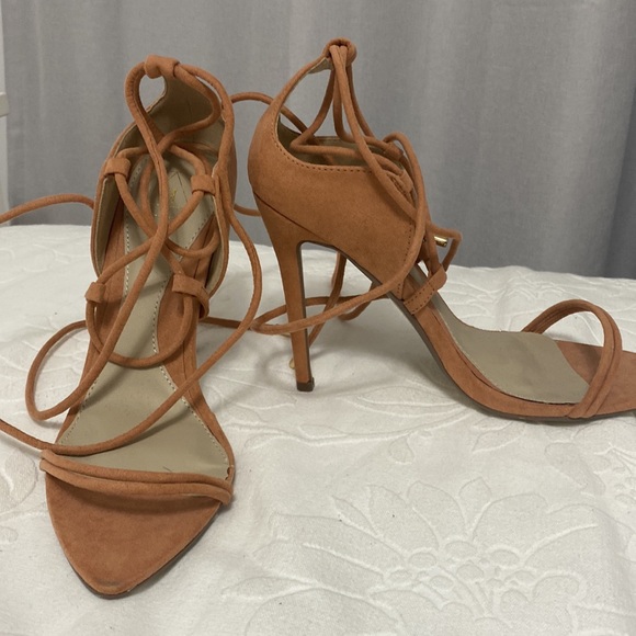 Strappy mauve heeled sandals - Picture 2 of 3